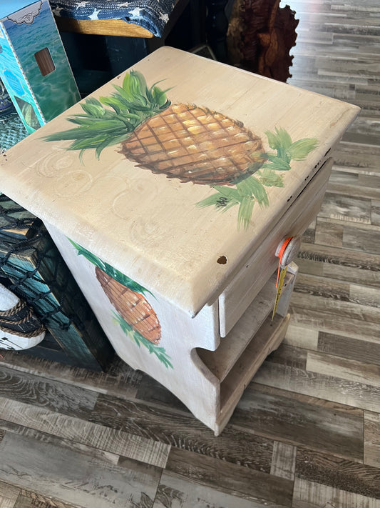 Pineapple Table