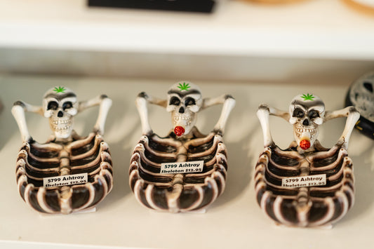Ashtray Skeleton Smoker-6 in